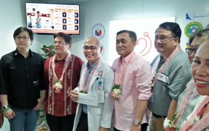 <p><strong>MALASAKIT CENTER OPENS.</strong> Special Assistant to the President Lawrence Christopher 'Bong' Go turns over the PHP15-million check to hospital chief Dr. Joseph Nicolo (3rd from left) during the inauguration of the Malasakit Center at the Western Visayas Medical Center , Iloilo City on Wednesday (June 20, 2018)<em>. (Photo by Perla Lena)</em></p>